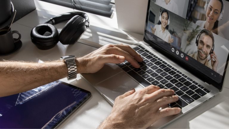 HR in 2024: Blending Hybrid Work, AI and Inclusivity