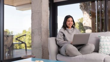 The Hybrid Work : How To Get Employees Connected and Motivated