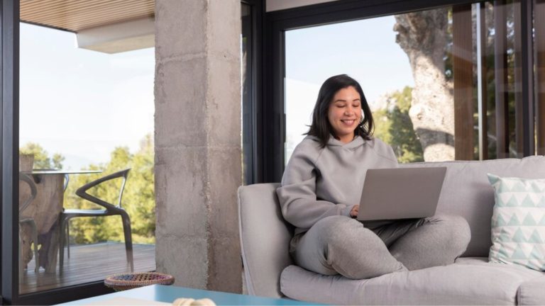 The Hybrid Work : How To Get Employees Connected and Motivated